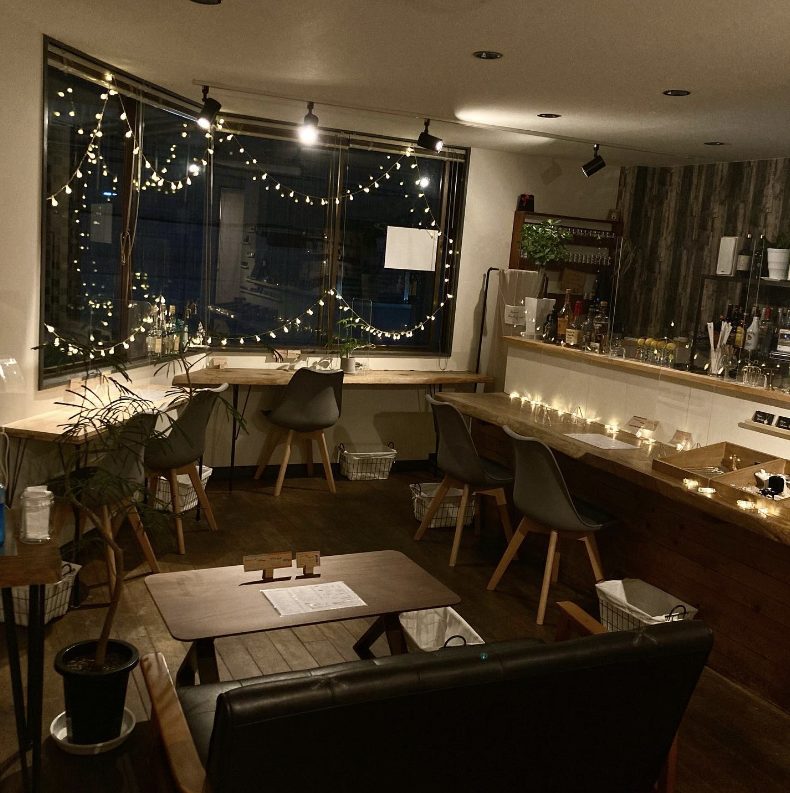 Cafe & Bar TWO GATES