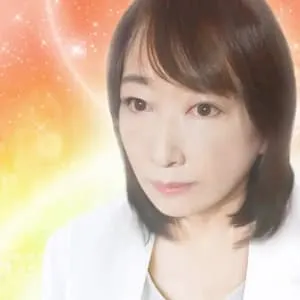 話占いカリス：鈴依（レイ）先生