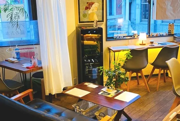 Cafe&Bar TWO GATESの店舗詳細