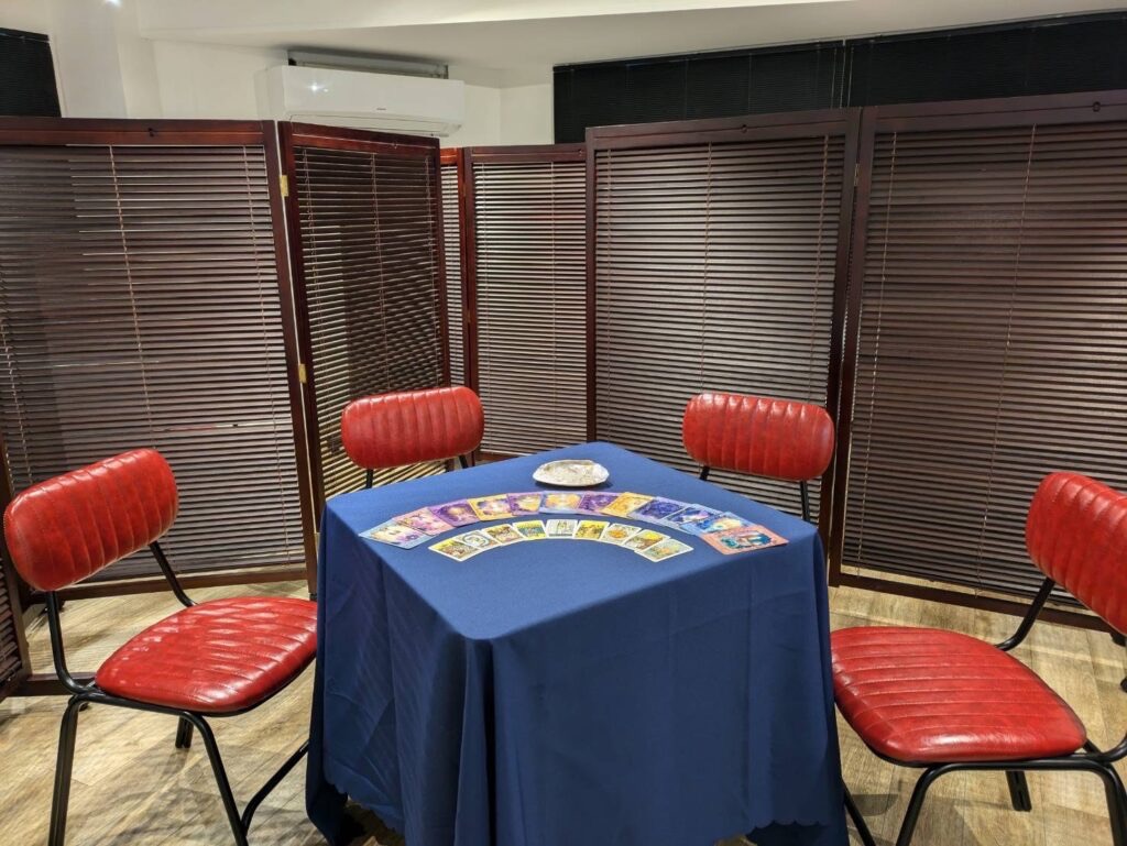 ほしよみ堂大阪アメ村店|王香 アミ先生